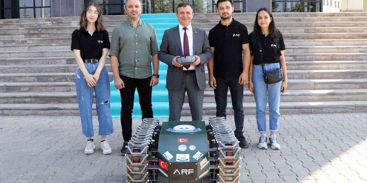 Erü Öğrencileri, Tarımsal İnsansız Kara Aracı İle Teknofest’te Finale Kaldı