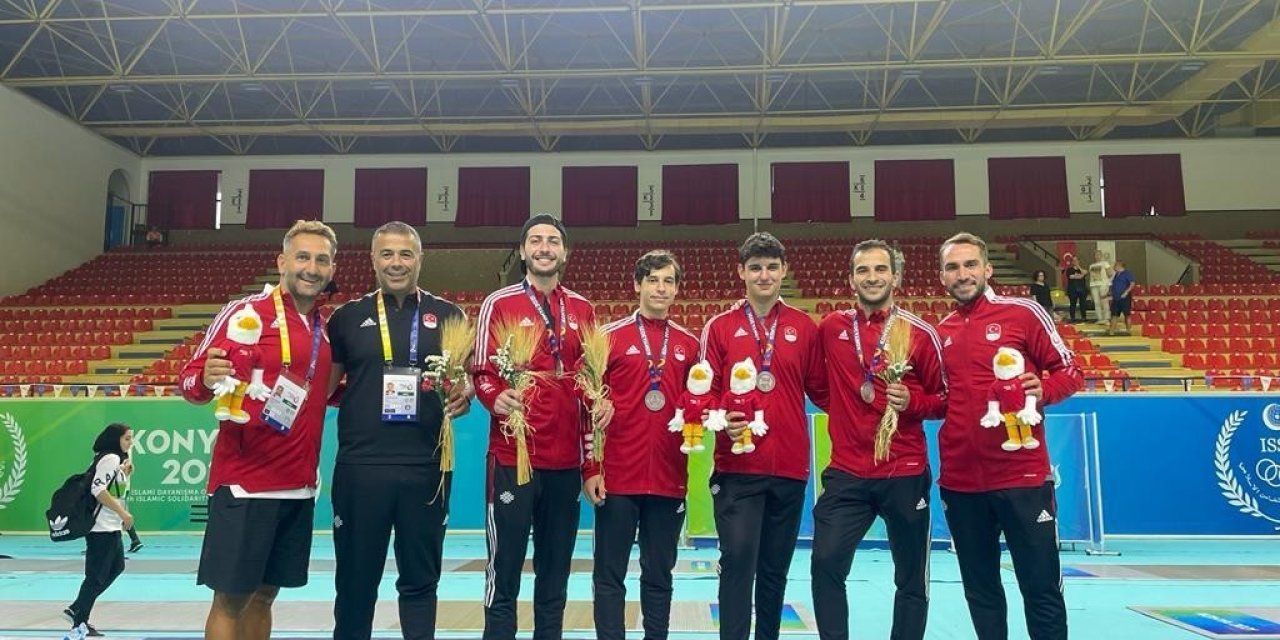 Erkek Kılıç Milli Takımı Hem Gümüş Madalyanın Hem De Eskişehirli Sporseverlerin Takdirini Kazandı