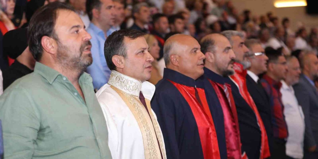 Erü Eğitim Fakültesi’nde Mezuniyet Heyecanı