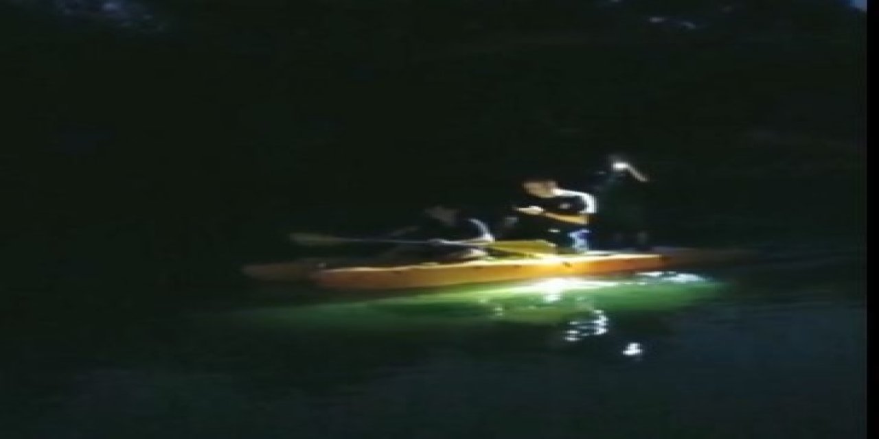 Irmakta Mahsur Kalan Köpeğe İtfaiyeden Kanoyla Kurtarma