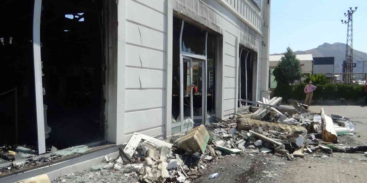 Fabrika Yangınındaki Hasarın Boyutu Gün Ağarınca Ortaya Çıktı