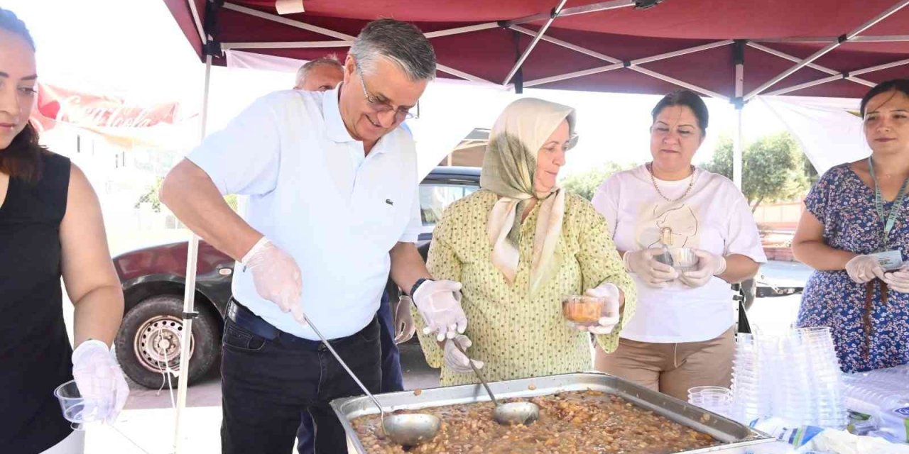 Kemer Belediyesinden Aşure İkramı