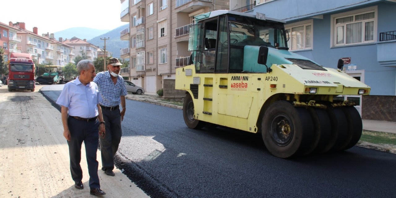 Başkan Akkaya Asfaltlama Çalışmalarını İnceledi