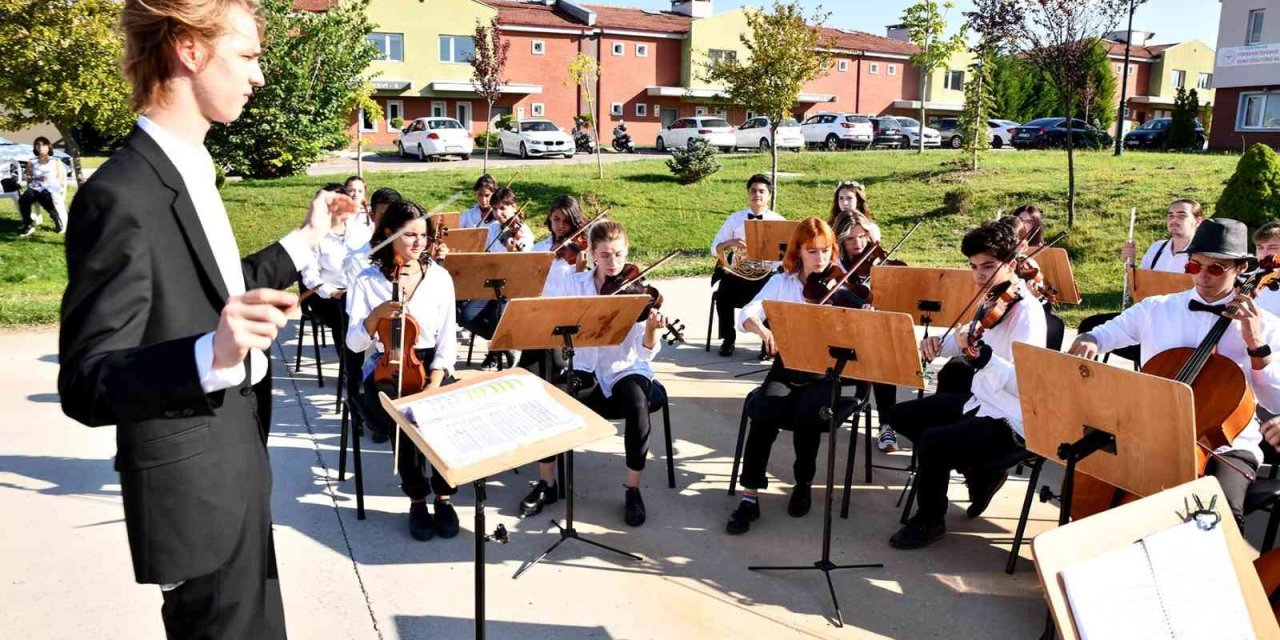 İki Elin Sesi Var Gençlik Senfoni Orkestrası’ndan Müzik Ziyafeti