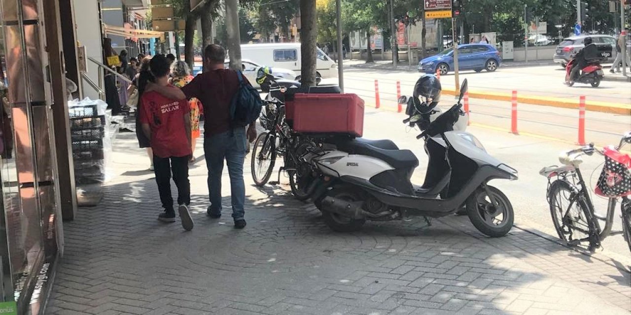 Kaldırımlar Yayalardan Çok Motosikletlerin Kullanım Alanı Oluyor