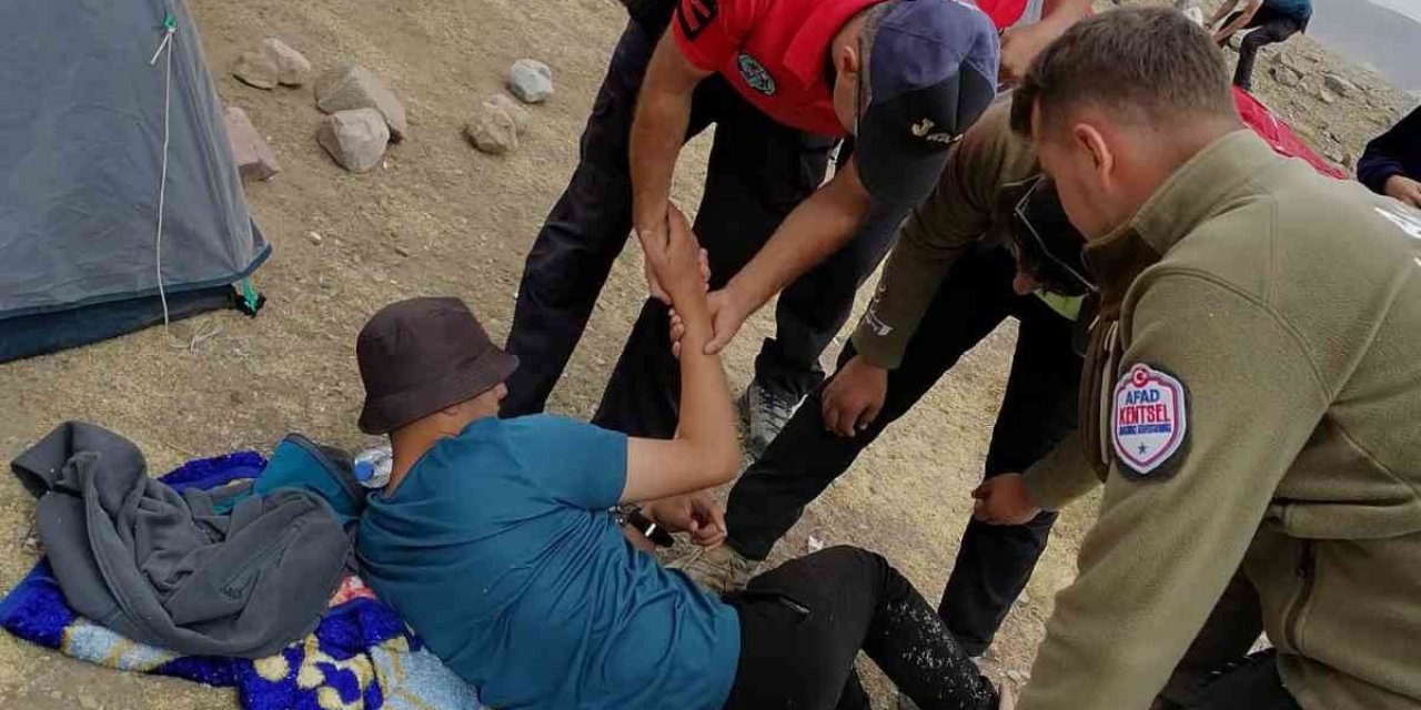 Yaralı Dağcının İmdadına Jak Yetişti