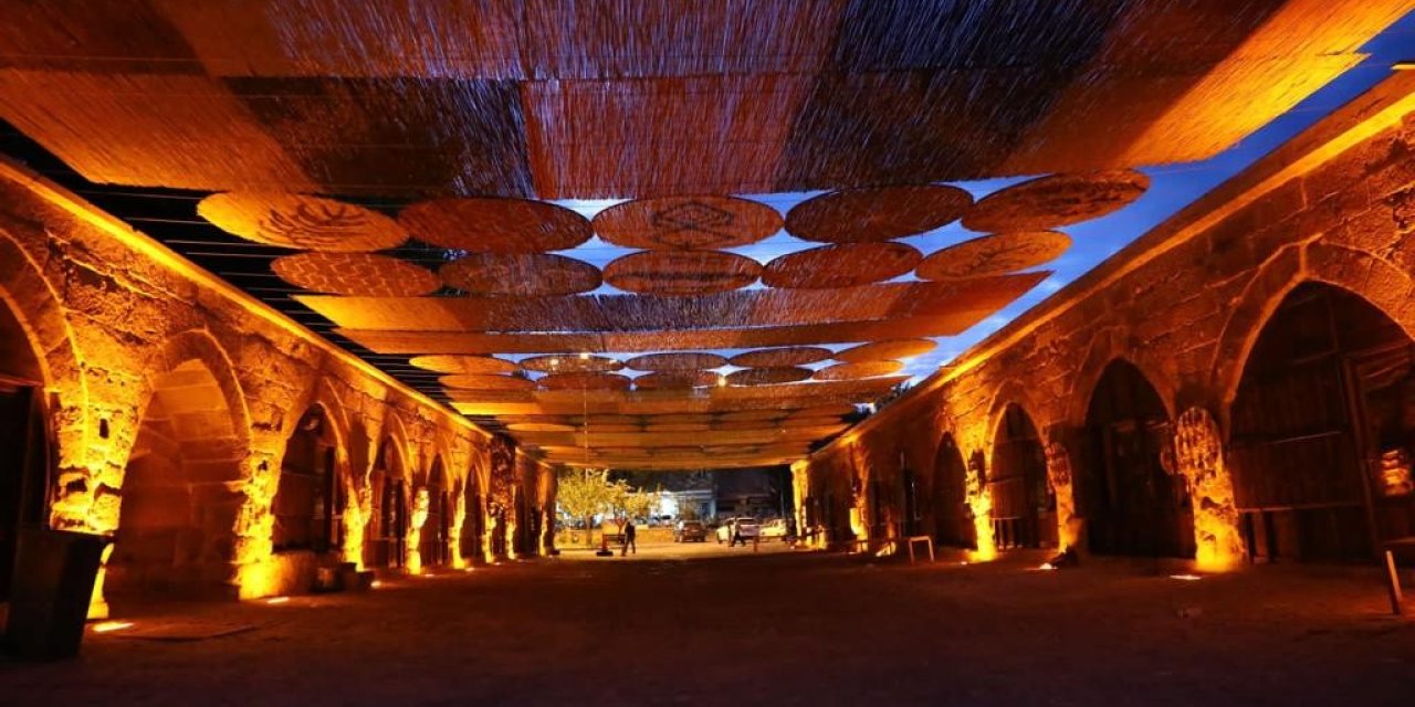 Valilik Ve Büyükşehir Tarihi Arasta Çarşısı’nı Yeni Yüzüne Kavuşturdu