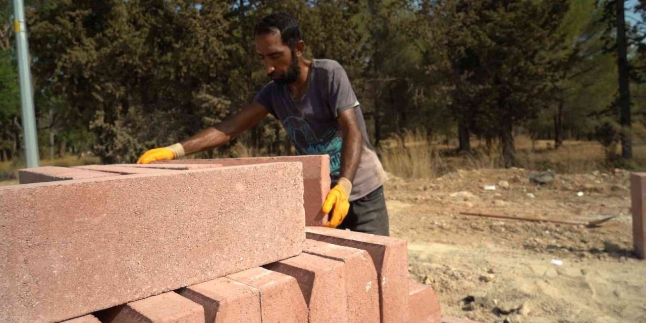 Konyaaltı’nda Yol Ve Kaldırımlara Kış  Bakımı