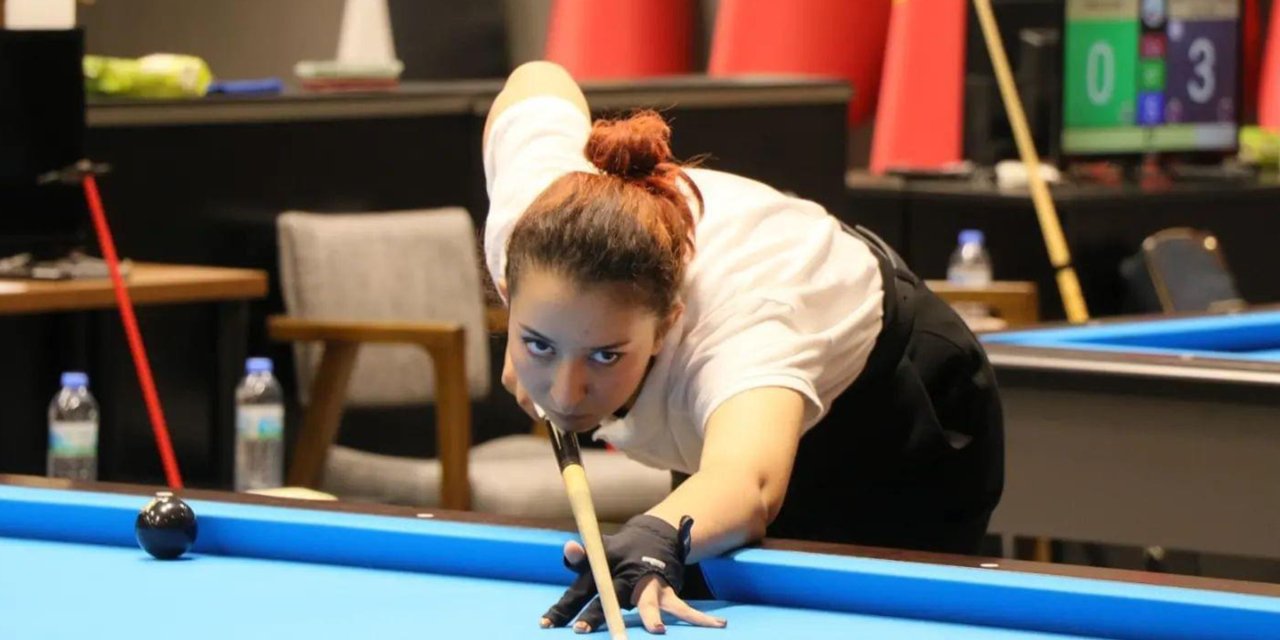 Karamanlı Genç Kız Bilardoda Üçüncü Oldu
