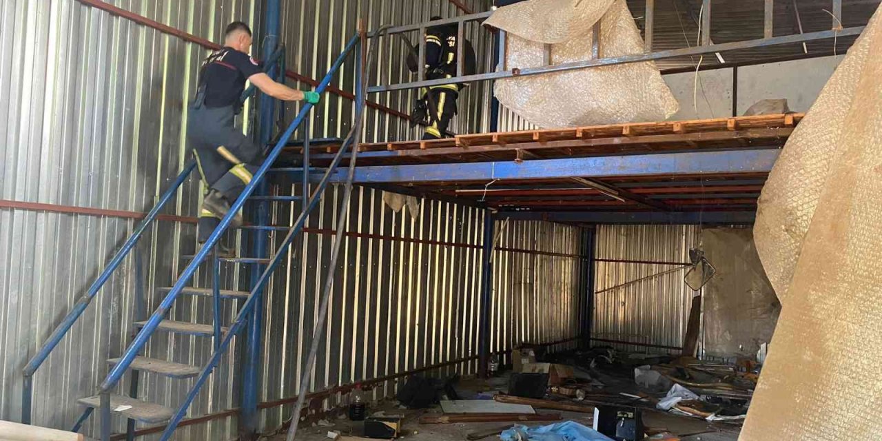 Depoda Çıkan Yangın Kısa Sürede Söndürüldü