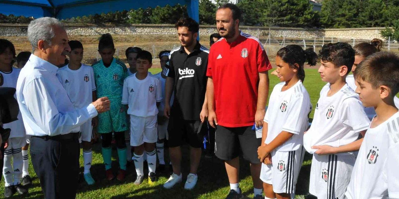 Akşehir Onur Günü U12 Futbol Turnuvası, Çekişmeli Maçlara Sahne Oluyor