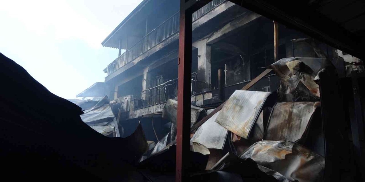 Soğuk Hava Deposundaki Yangında 9 Daire Ve 100 Ton Portakal Zarar Gördü