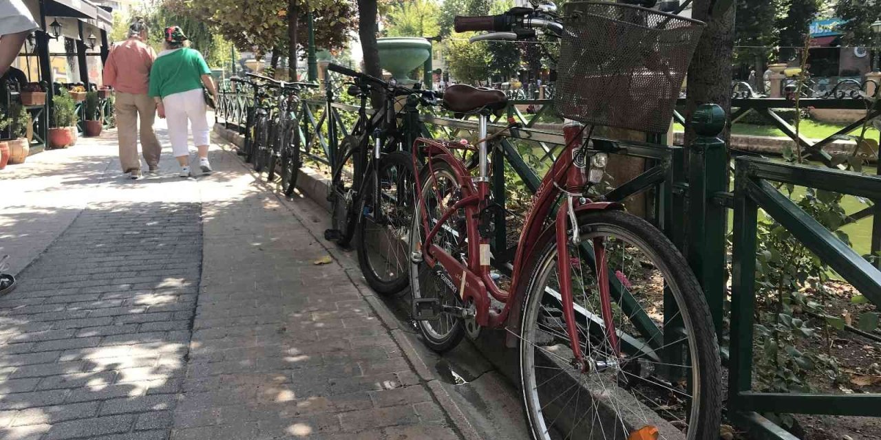 Porsuk Çayı Kenarı Bisiklet Parkına Döndü