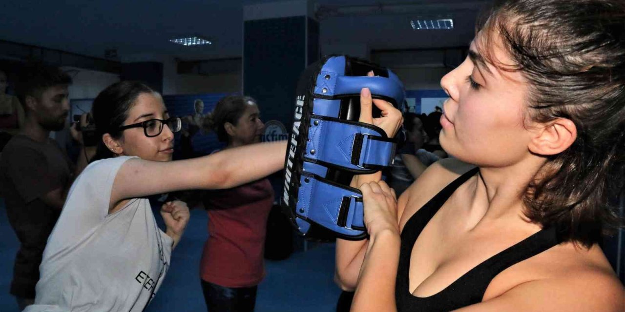 Kadınlar, 2 Aylık Eğitimle Kendilerine Yönelik Tehditleri Etkisiz Hale Getiriyor