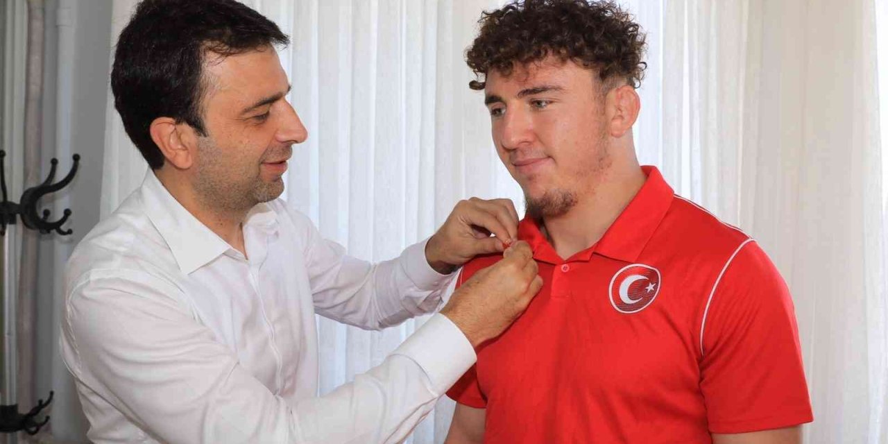 Dünya 3’üncüsü Güreşçi Altınla Ödüllendirildi