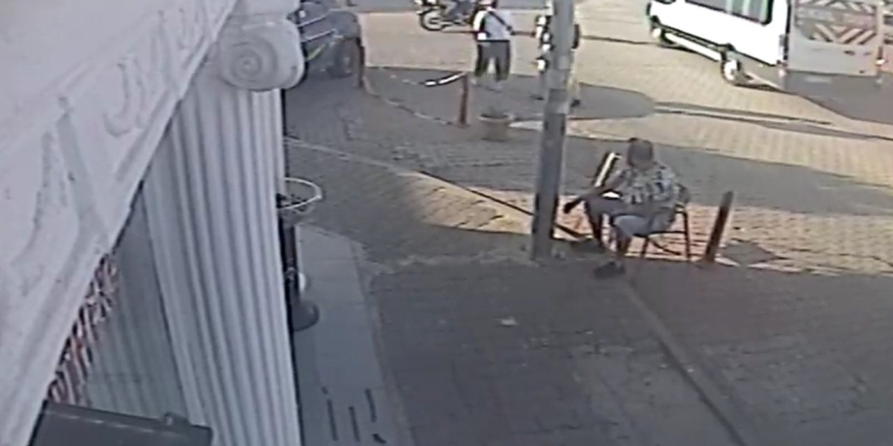 Motosiklet Servis Aracına Çarptı: 2 Yaralı