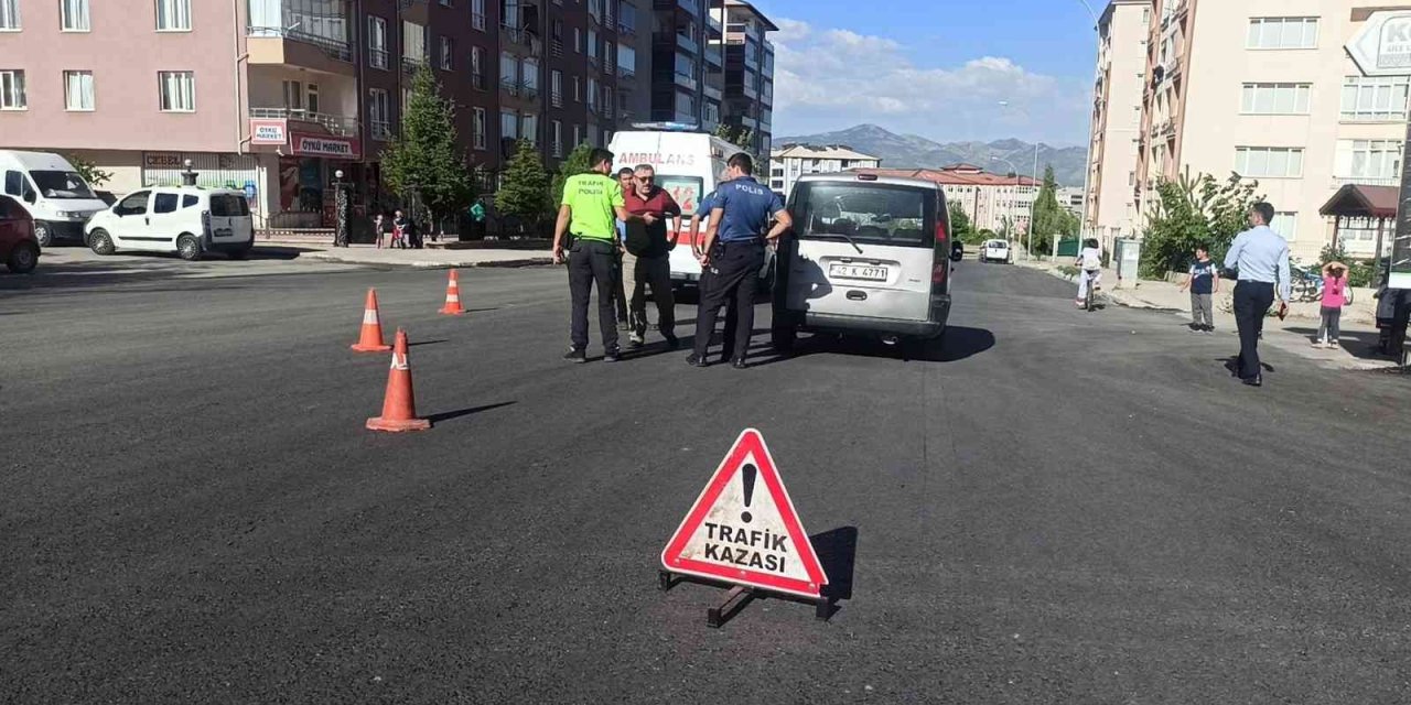 Hafif Ticari Aracın Çarptığı Yaya Yaralandı