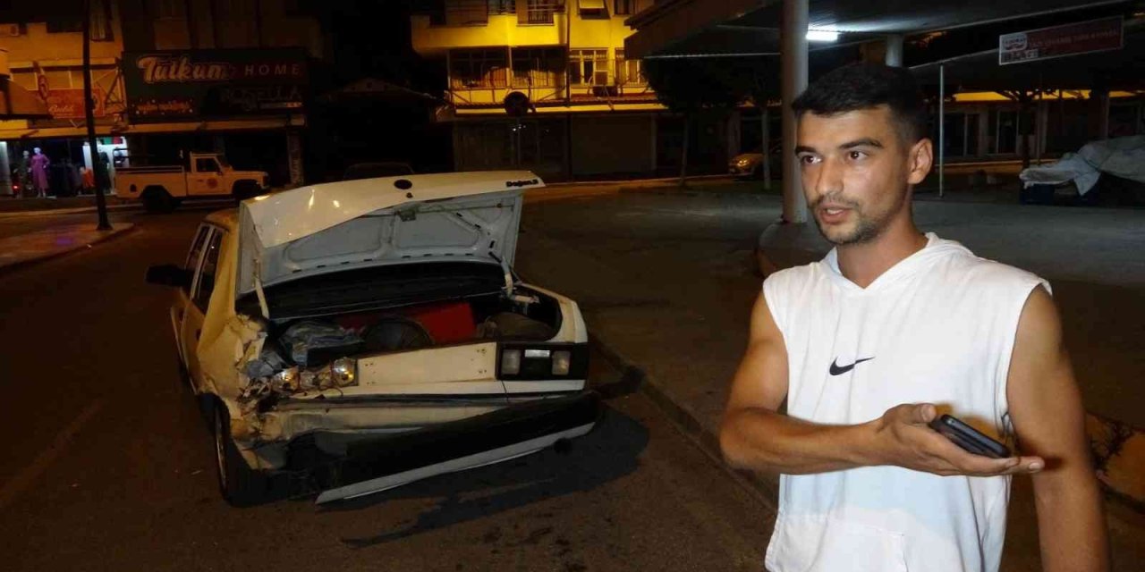 Park Halindeki Araca Çarpıp Kaçtı, Düşen Plakasıyla Yakalı Ele Verdi