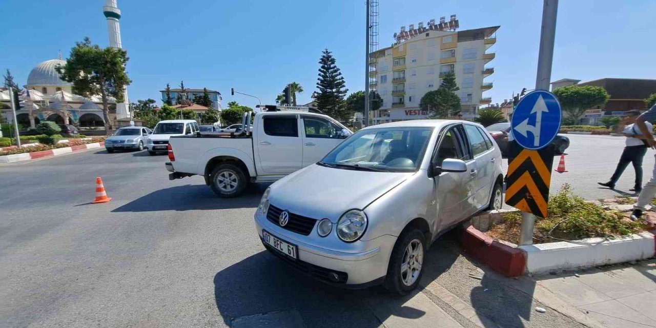 Kırmızı Işık İhlali Kaza Yaptırdı: 1 Yaralı