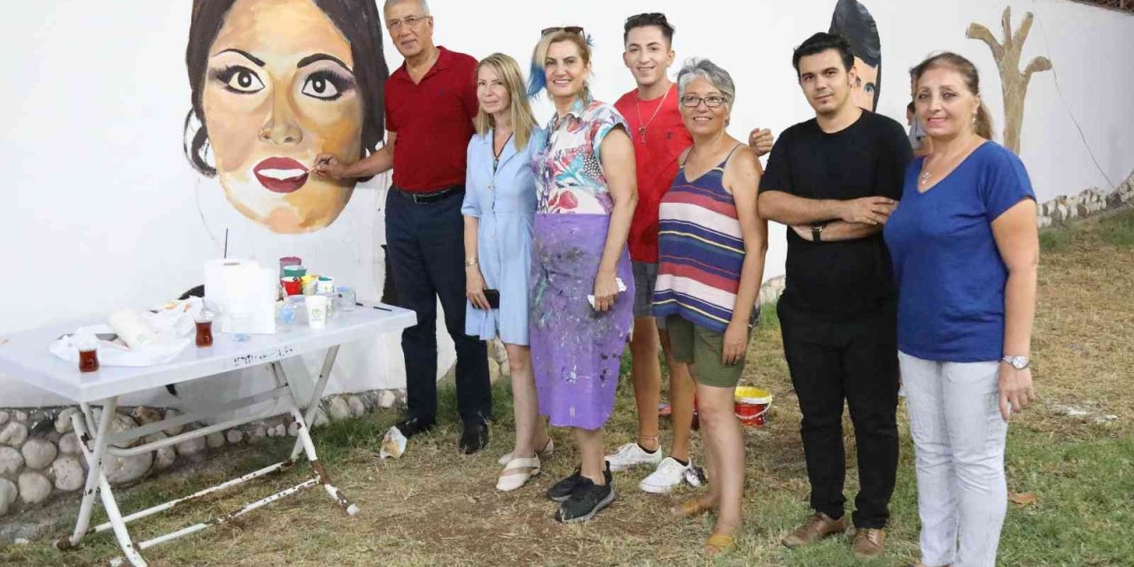 Mezitli Yazlık Sinemanın Duvarları Sanatçıların Resimleriyle Donatıldı