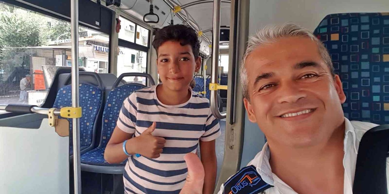 Turist Aile Çocuklarını Otobüste Unuttu, Korku Ve Gözyaşları Şoförle Çekilen ’selfie’ İle Son Buldu