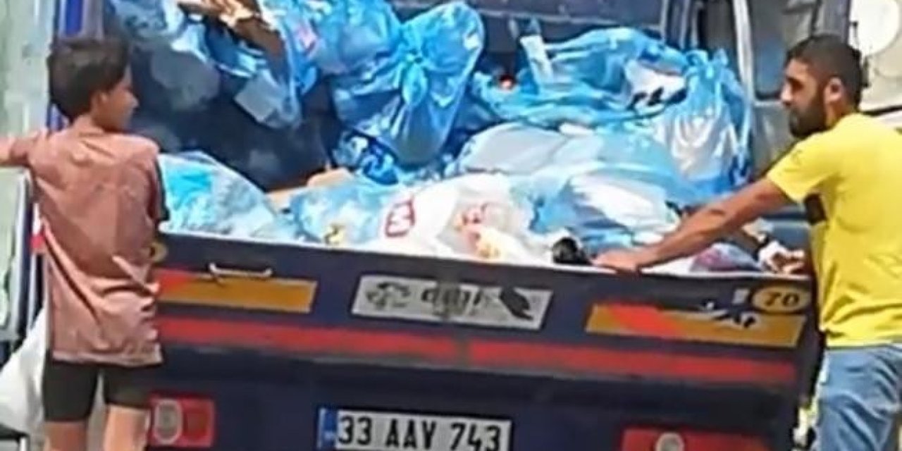 Geri Dönüşüm Kamyonunda Biri Çocuk 2 Kişinin Tehlikeli Yolculuğu