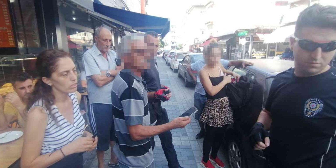 "acil Görüşme Yapmam Lazım" Diyerek Aldığı Telefonla Ortadan Kayboldu