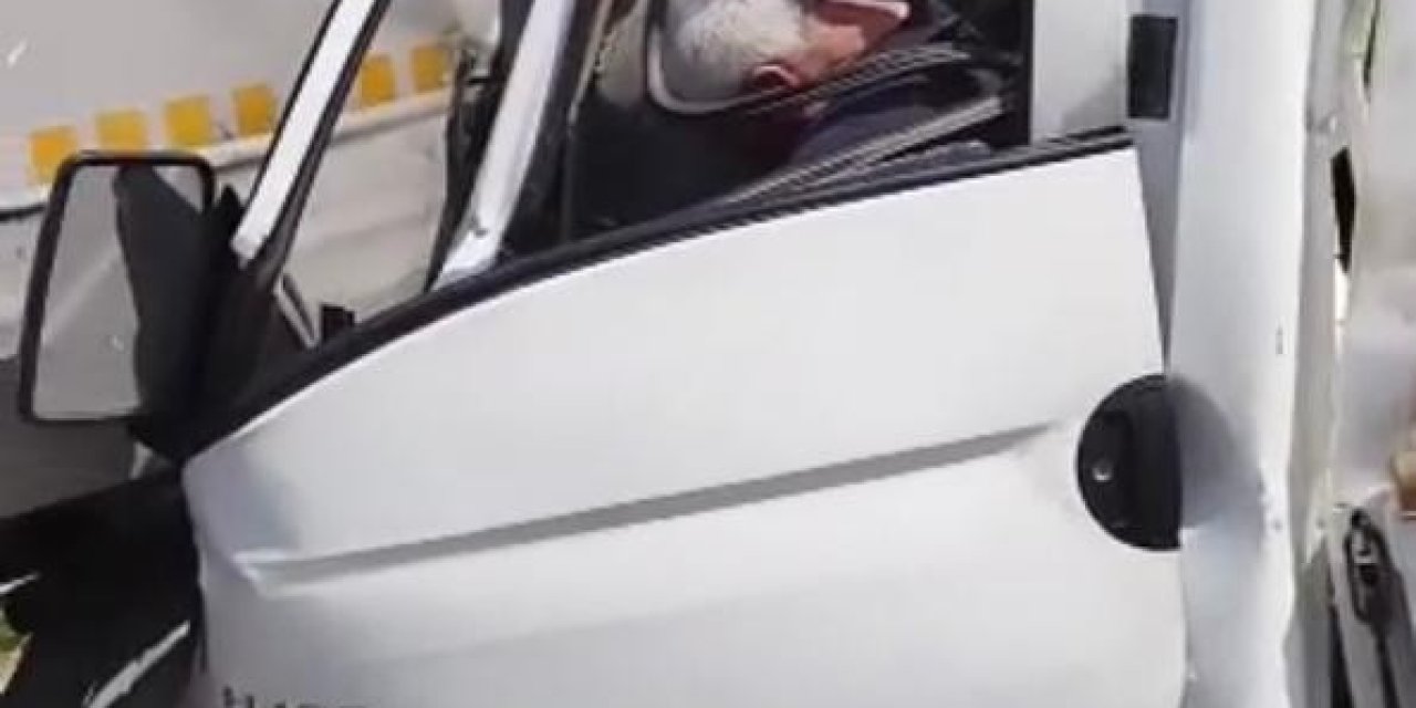 Tıra Çarpan Kamyonetin Sürücüsü Hayatını Kaybetti
