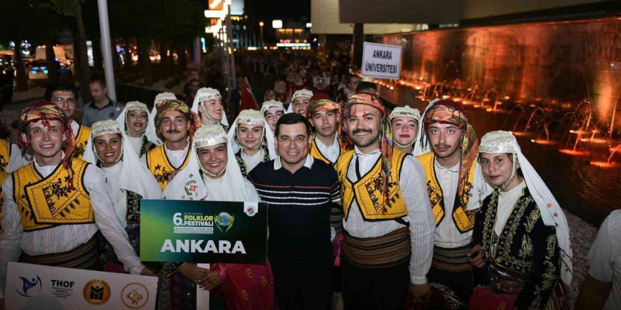 Dünya’nın Ve Türkiye’nin Renkleri Kepez’de Buluştu