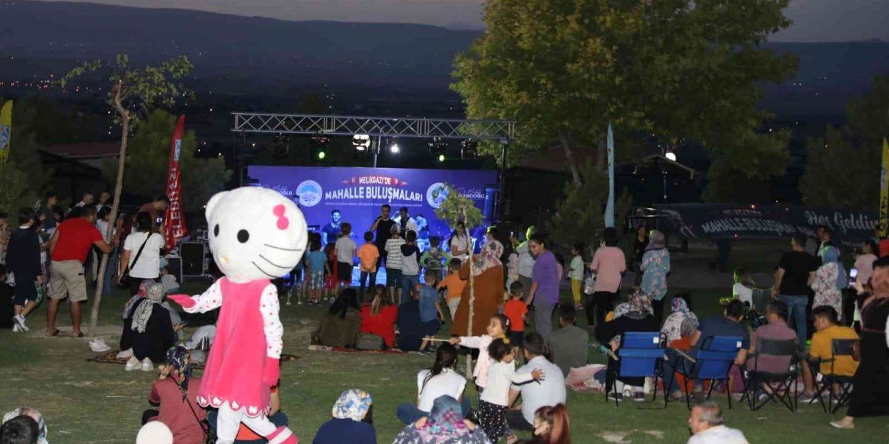 Melikgazi Mahalle Buluşmalarında Genç Yaşlı Bir Arada Eğlendi