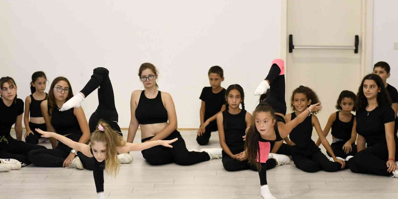 Salon Danslarına Meraklılar Bir Araya Geldi