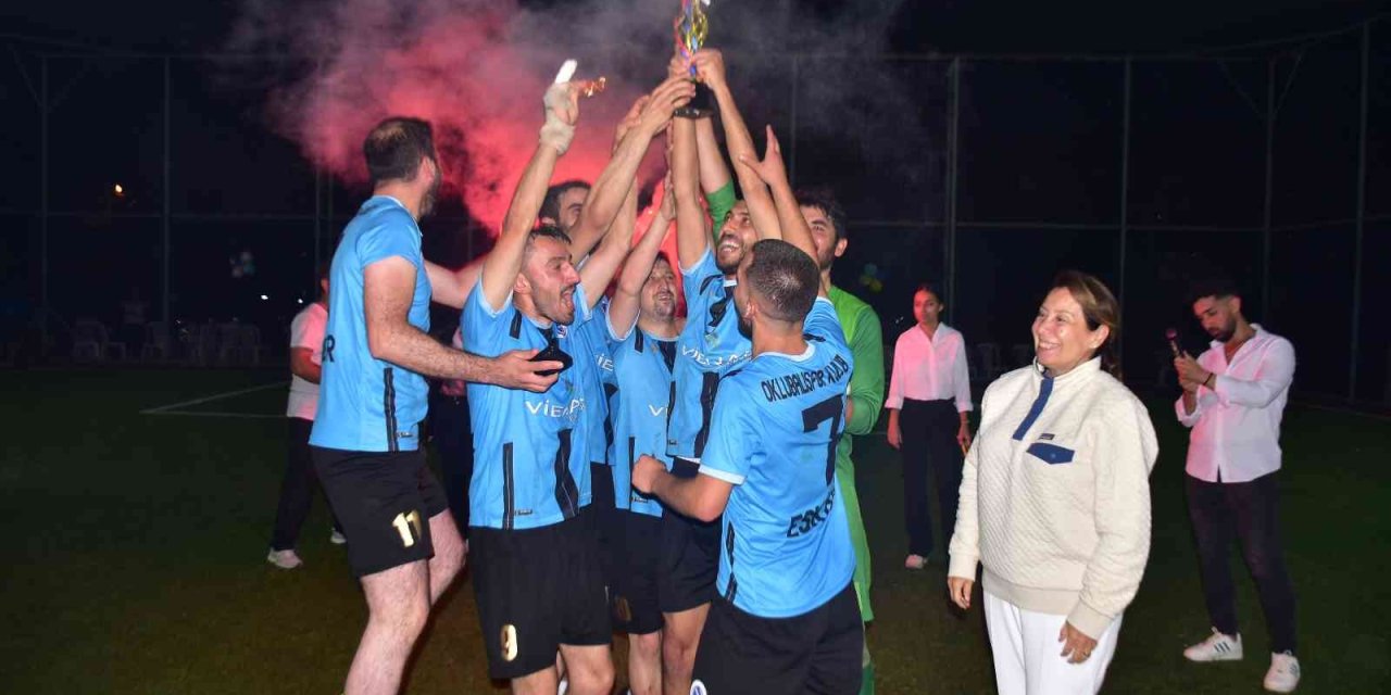 6’ncı İnönü Geleneksel Halı Saha Turnuvası Kazananı Oklubalı Gençlik Spor Oldu