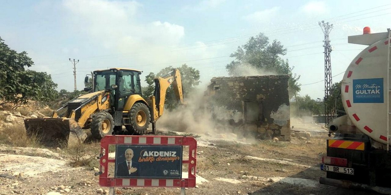 Akdeniz’de Metruk Binalar Yıkılıyor, İmarlı Yeni Yollar Açılıyor