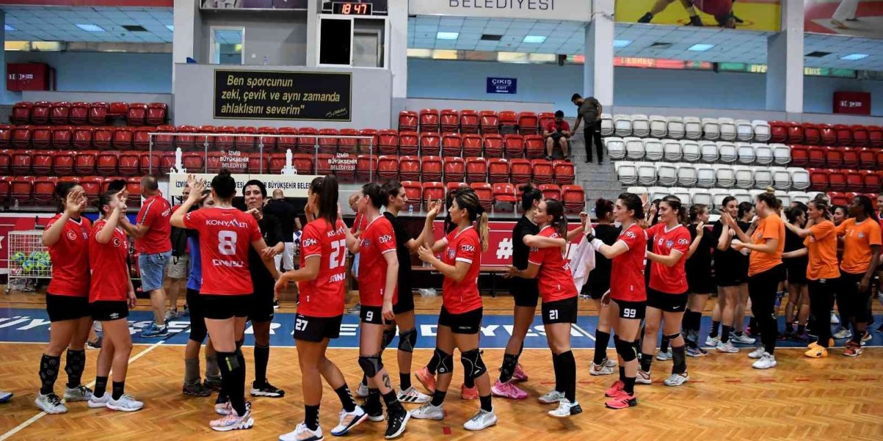 Mavi Kelebekler Yeni Sezona Hazır