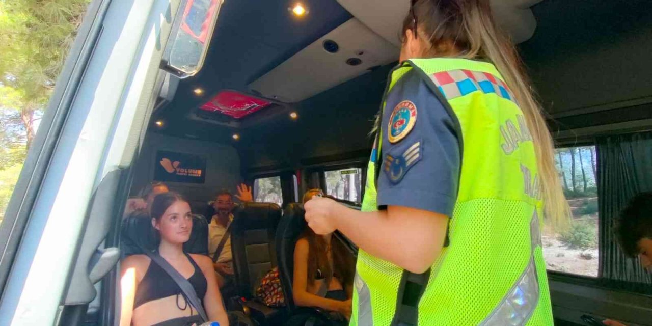 Kaş’ta Yolcu Taşıyan Araçlar Denetlendi