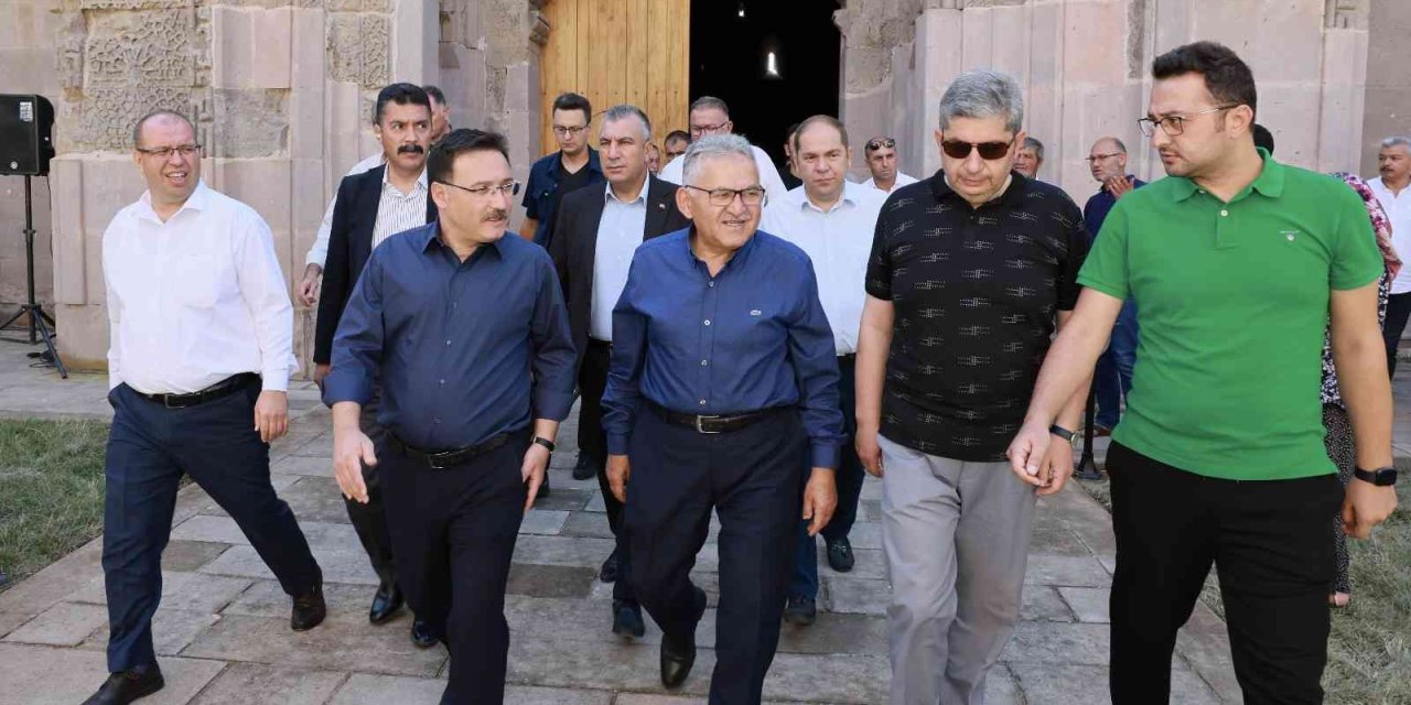 Başkan Büyükkılıç, Vali Çiçek İle Birlikte Tarihi Sultan Hanı’nı Turizme Açtı