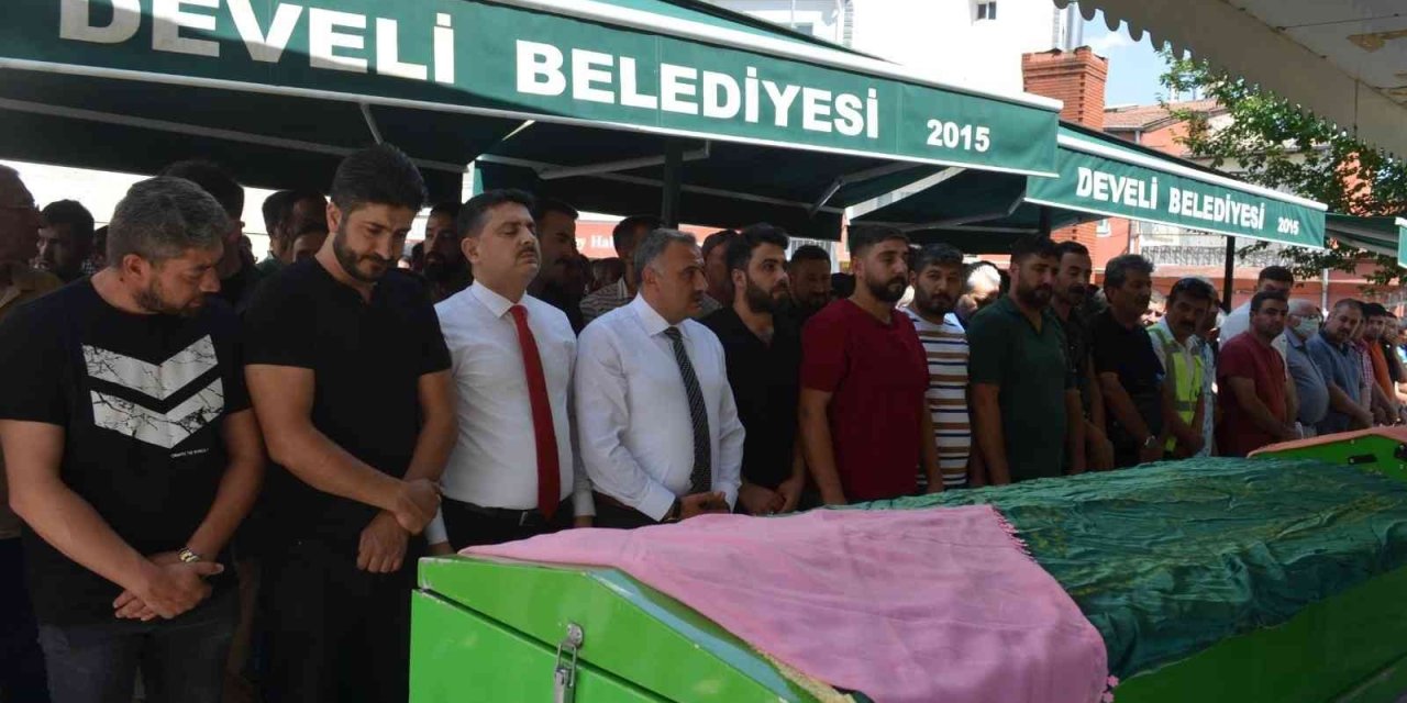 Kazada Hayatını Kaybeden Kız Kardeşler Toprağa Verildi