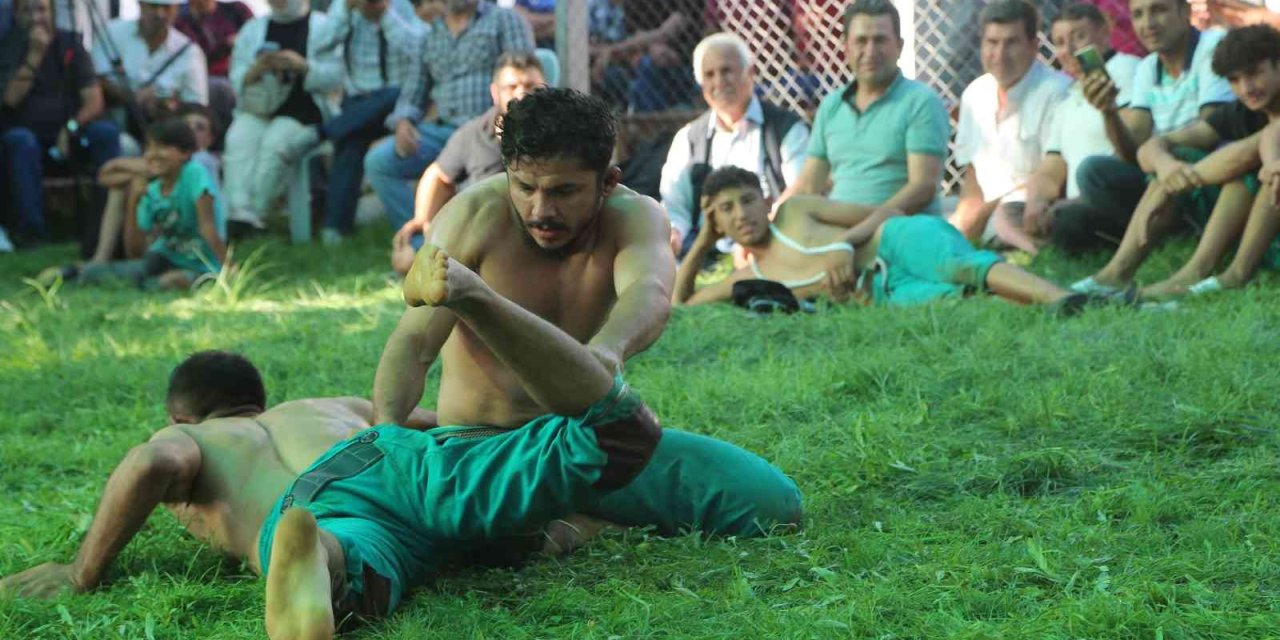 Yörüklerin Çimde Nefes Kesen Güreşi