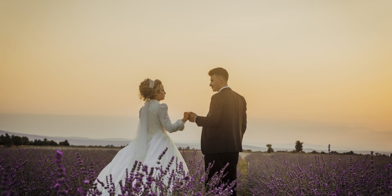 Kıraç Arazisine Lavanta Ekip Bölgeyi Turizme Kazandırdı