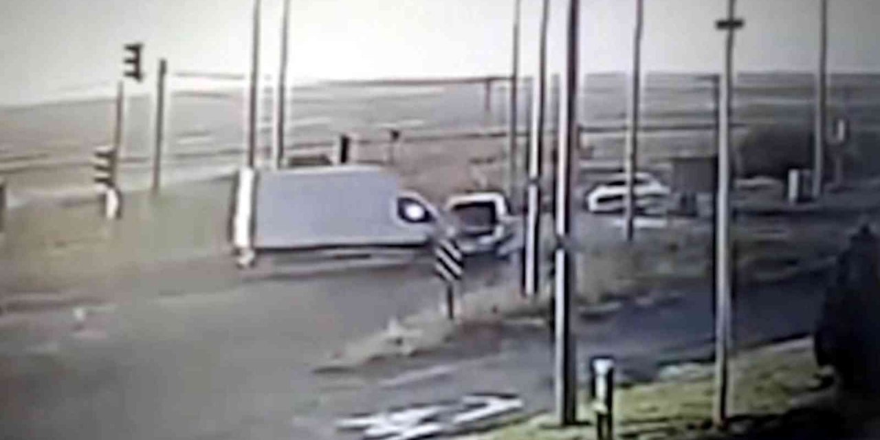 Kardeşleri Ayıran Kaza Güvenlik Kamerasında