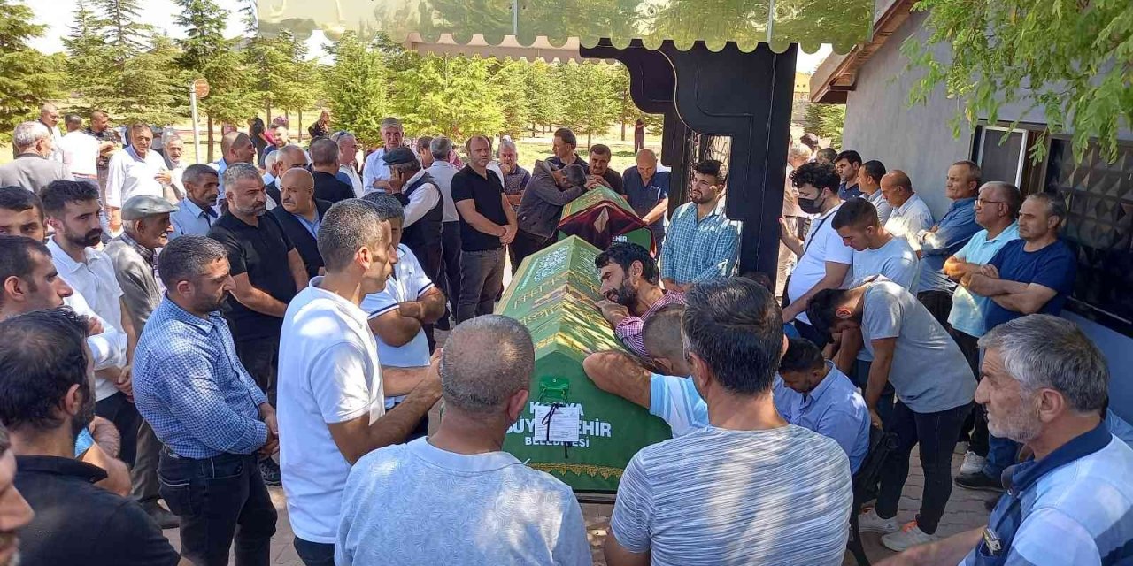 Saman Tozu Kavgasında Hayatını Kaybeden Karı Koca Son Yolculuğuna Uğurlandı