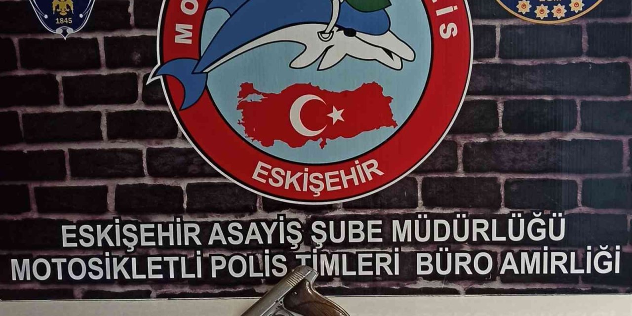 Çalıntı Motosiklet, Ruhsatsız Tabanca Ve Fişek Ele Geçirildi