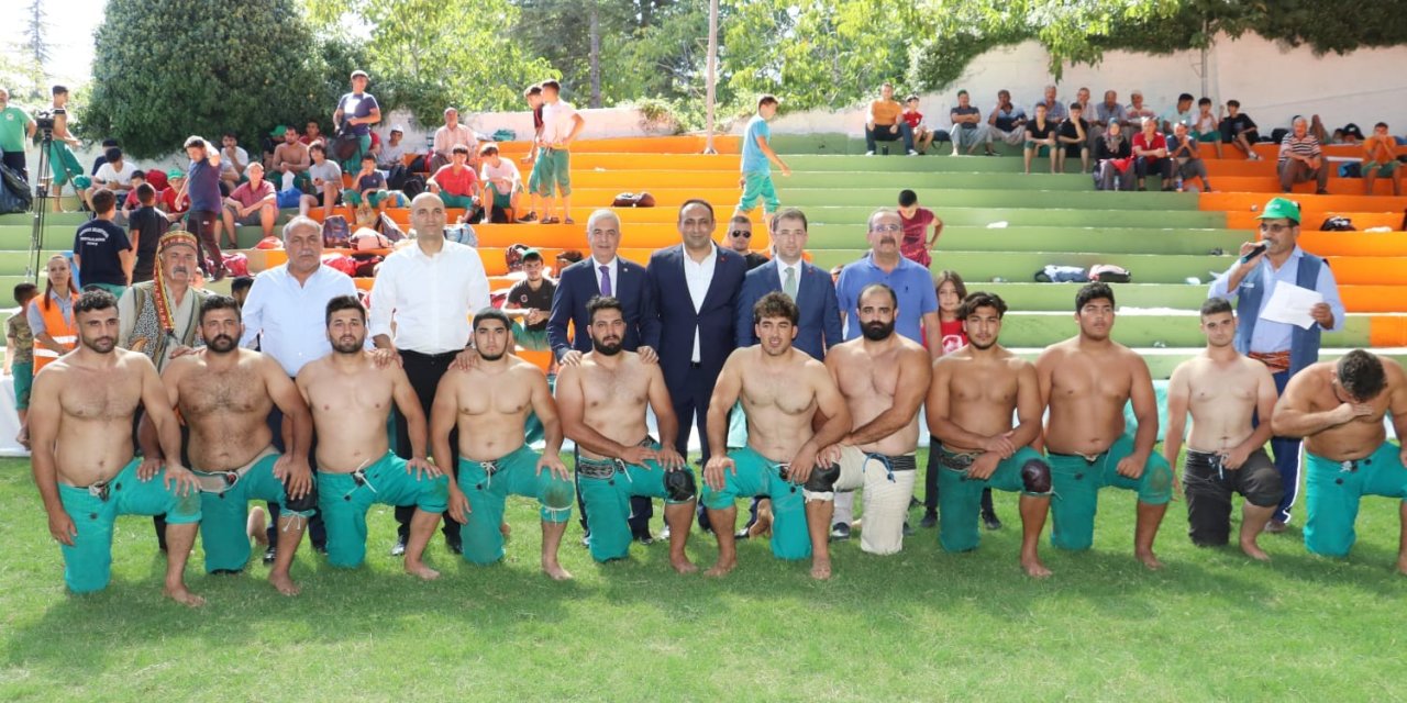 Toroslar’da Karakucak Güreşleri Yoğun İlgi Gördü