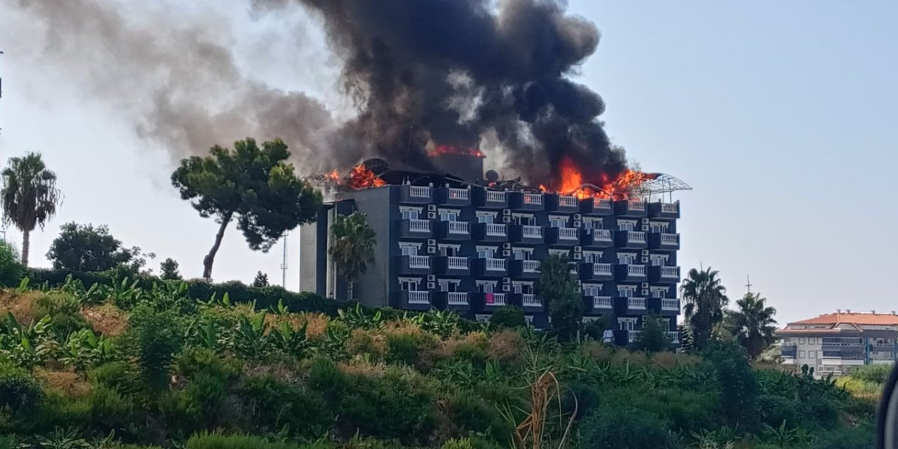 Alanya’da Korkutan Otel Yangını