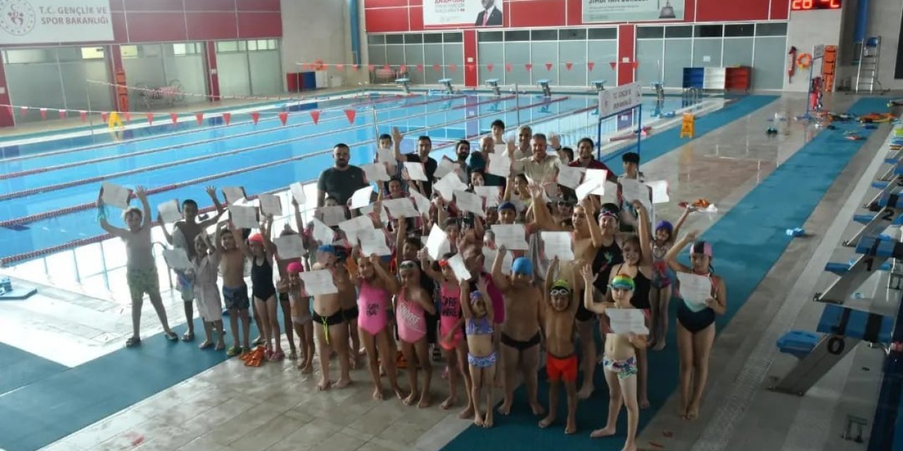 Yüzme Ve Voleybolda Katılım Sertifika Töreni Gerçekleştirildi