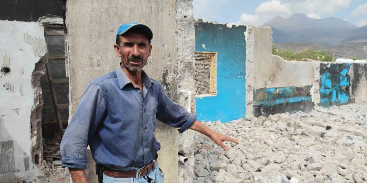 40 Yıllık Emeğiyle Birlikte Biriktirdiği Hac Parası Da Çıkan Yangında Kül Oldu