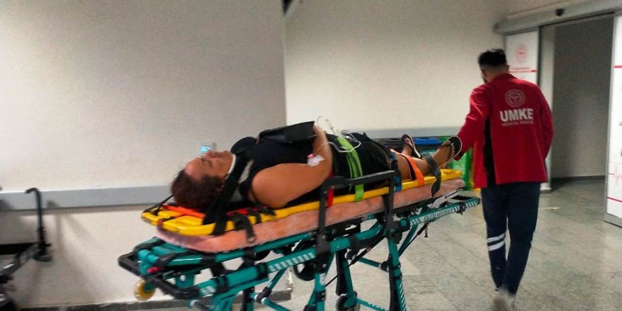 Lastiği Patlayan Otomobil Takla Attı: 5 Yaralı