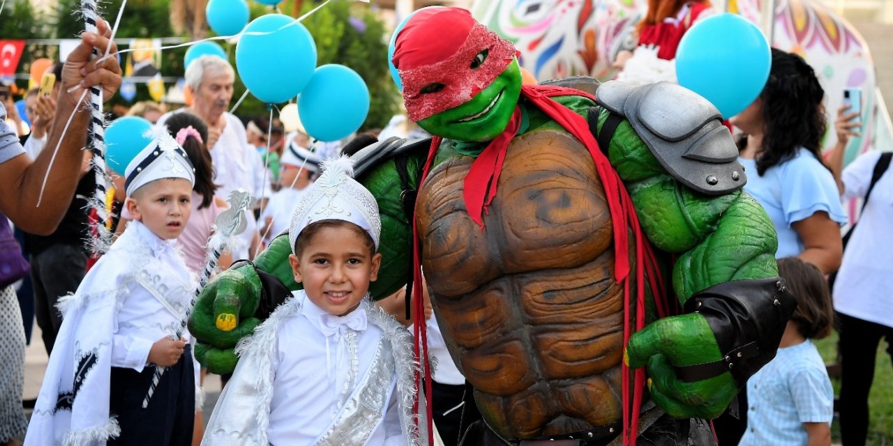 Konyaaltı’nda Renkli Sünnet Şöleni