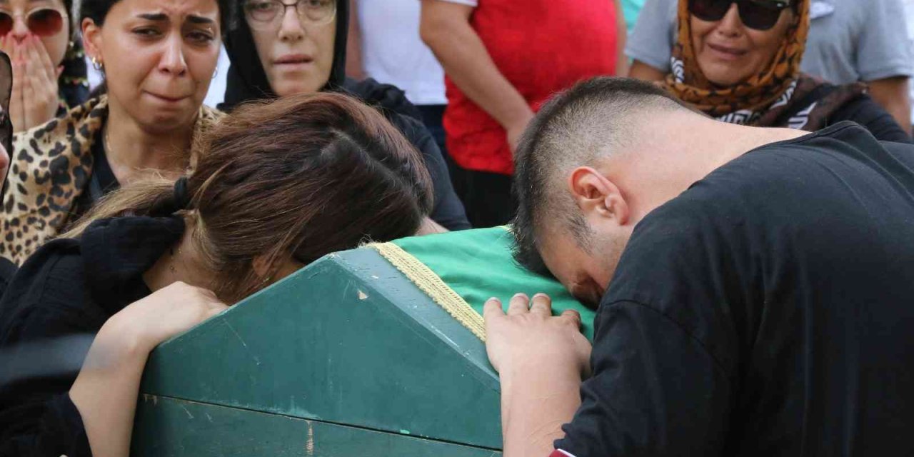 4,5 Yaşında Hayatını Kaybeden Ata’ya Gözyaşları Arasında Veda