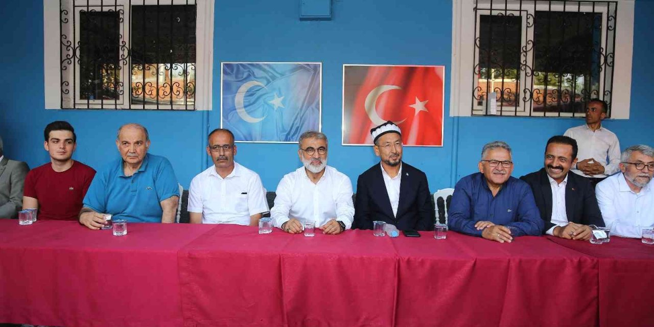 Büyükkılıç, Doğu Türkistanlı Çocukların Sünnet Heyecanına Ortak Oldu